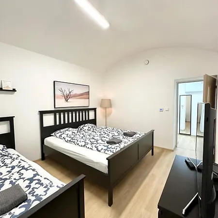 2br Spacious Basement Near Center