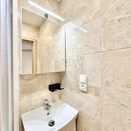Apartmán 2br Spacious Basement Near Center Praha
